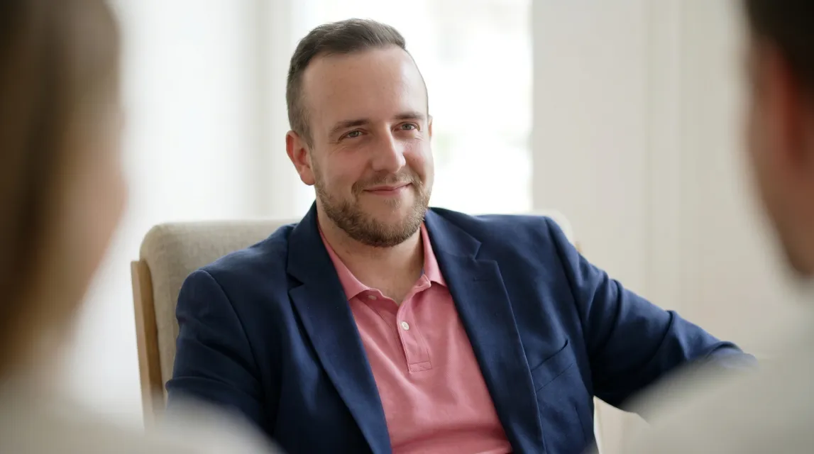 Oscar Gawlik im Beratungsgespräch